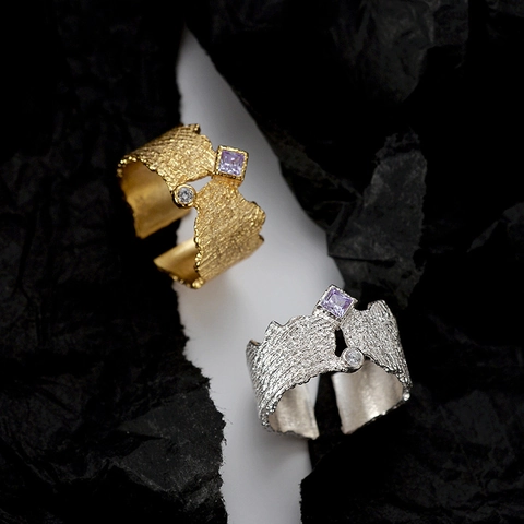 S925 Sterling Zilveren Ring Onregelmatige Gesmolten Textuur Verstelbaar Open Ontwerp Paarse Vierkante Zirkoon Luxe
