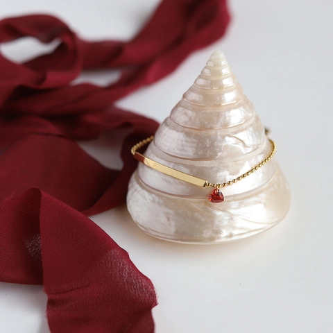 Bracciale A Catena Con Sfere In Acciaio Al Titanio Dorato Con Barra Liscia E Ciondolo Cuore In Zirconia Per Donna