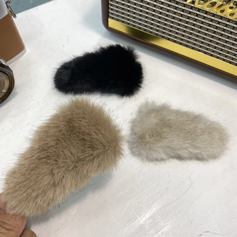 Faux Fur Plush Triangle BB Hair Clips Sweet Cute Geometric Barrettes Fashion Styling Headwear For Women Girls
