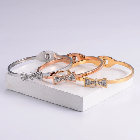 Bracciale Rigido Con Fiocco In Acciaio Inossidabile 316L Per Donna Con Placcatura Oro 18K Strass Intarsiato