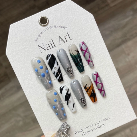 Handgemaakte Kunstnagels Lange Doodskistvorm Zilver Kattenoog Zwart Wit Strepen Kruis Charms Strass Gothic Voor Dames