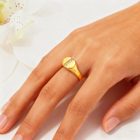 Bague Chevalière Minimaliste Française en Acier Inoxydable Plaqué Or Avec Rangée de Strass pour Femme Bijoux de Mode