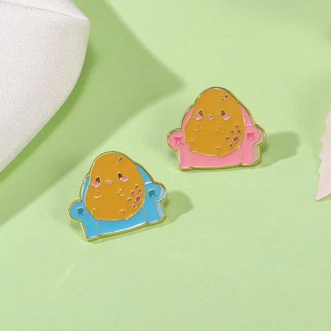 Süße Cartoon Couch Potato Emaille Brosche Pin Gold Überzogene Legierung Abzeichen Für Rucksack Kleidung Kawaii Lustiges Geschenk