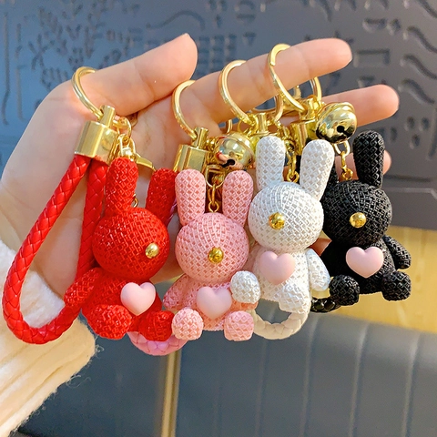 Süßer Harz Cartoon Hase Schlüsselanhänger Mit Strickstruktur Rosa Herz Handschlaufe Glocke Tieranhänger Für Taschen Und Autos
