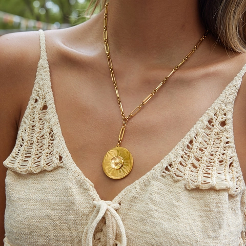 Collar con Colgante de Medallón de Flor de Camelia de Acero Inoxidable Chapado en Oro de 18K Cadena de Clip Joyería para Mujer