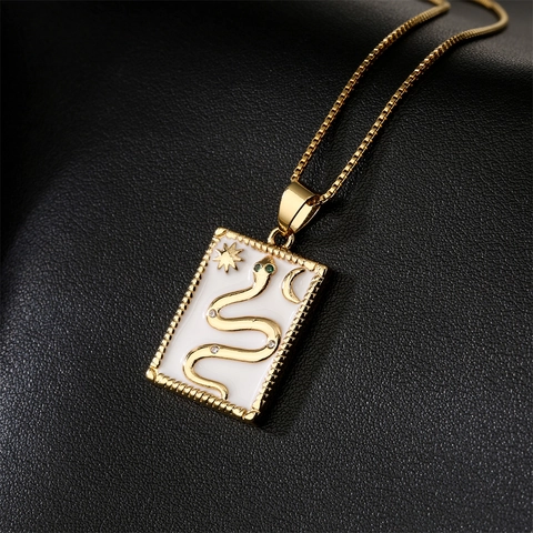 Collier Pendentif Rectangulaire Totem Serpent Cuivre Plaqué Or 18K Émail Soleil Lune Étoile Zircon Bijoux Pour Femmes