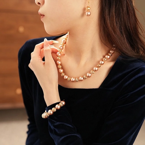 Vintage Französischer Stil Schmuck Für Damen Mit Künstlichen Künstliche Perlen Und Gold Hollow Legierung Künstliche Perlen Halskette Armband Ohrringe
