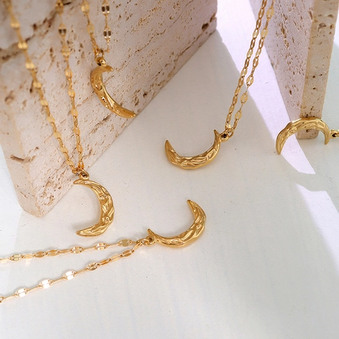 Halve Maan Hanger Ketting Titanium Staal Verguld Gehamerd Textuur Minimalistisch Ins Stijl Vrouwen Retro Sieraden