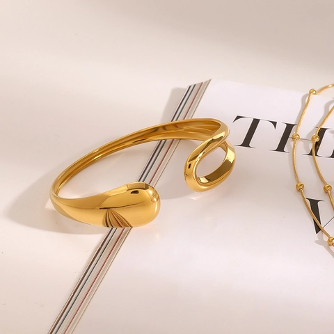 Minimalistischer Offener Armreif Edelstahl Wasserdicht Hypoallergen Poliert Unregelmäßiges Design Damen Modeschmuck