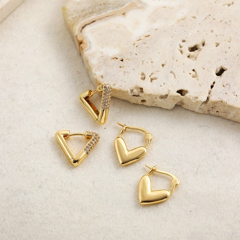 Orecchini Huggie Cuore Triangolo 18K Placcati Oro Acciaio Inossidabile Con Perno Geometrico Zirconi Pavé Gioielli