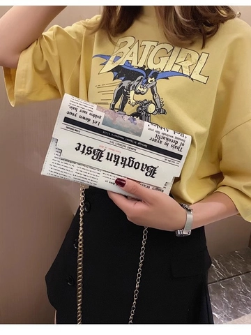 Bolso De Mano Tipo Sobre De Cuero PU Con Estampado De Periódico Para Mujer Con Cadena Metálica Estilo Retro