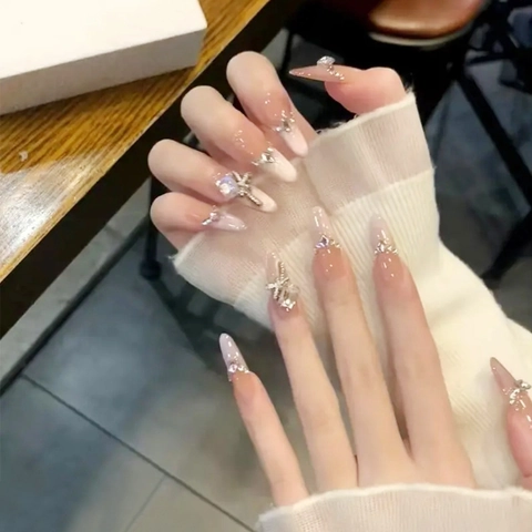 Μακρια Ψευτικα Νυχια Stiletto Ροζ Ντεγκραντε Cat Eye Γαλλικο Στυλ Χειροποιητα Με Στρας Και Μεταλλικο Φιογκο Κομψα Νυχια