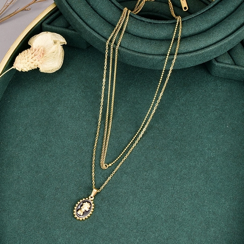 Baroque Vintage 18K Gold Plated Titanium Steel Double Layer Necklace Black Enamel Elizabeth Portrait Pendant Jewelry For Women