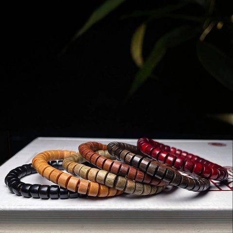 Natürliches Holzperlenarmband Sandelholz Ebenholz Grünes Sandelholz Polierte Tablettenperlen Retro Ethnisch Unisex