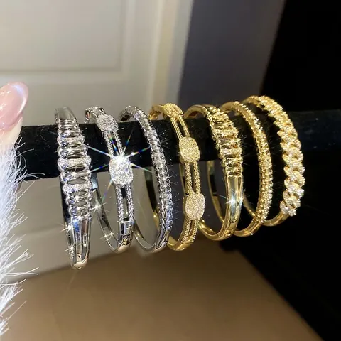 Bracciale Rigido Svuotato Di Lusso Rame Placcato Oro 18K Zirconia Moda Gioielli Eleganti Per Donne Accessorio