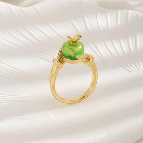 Creative Green Apple Copper Ring Unique Hand Holding Fruit Design Gold Plated Rhinestone Finger Ring For Women Fashion Jewelry