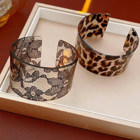 Breites Manschettenarmband Acryl Leopard Muster Schwarze Spitze Blumen Offener Armreif Vintage Mode Schmuck Für Damen Hochglanz