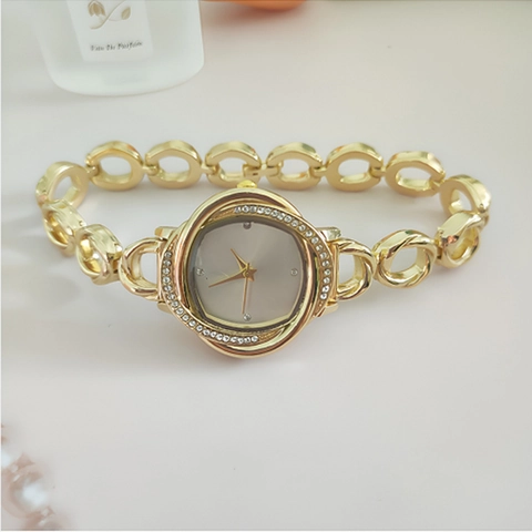 Women Fashion Bracelet Watch Luxury Rhinestone Flower Shaped Dial Hollow Alloy Chain Strap Quartz Wristwatch Elegant Vintage