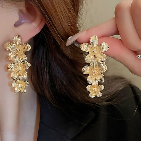 Vintage Triple Flower Drop Earrings For Women Elegant Brushed Metal Texture Alloy With Silver Earring Post