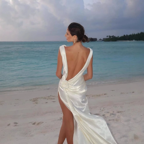 Elegant Backless Satin Long Dress With Handmade Rose Flower Decoration High Slit Formal Evening Gown For Women Party Vacation
