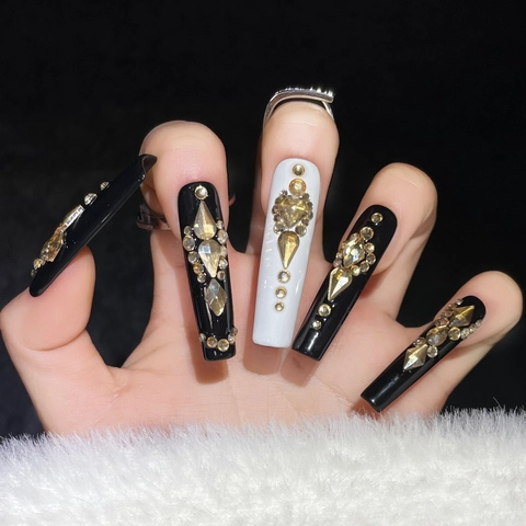 Handgemaakte Luxe Kunstnagels Lange Kistvorm Zwart Wit Contrast Strass Steen Elegante Manicure Decoratie Dames Accessoire