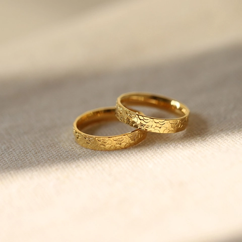 Onregelmatige Draak Schaal Ring Verguld Titanium Staal Gehamerd Textuur Vintage Band Sieraden