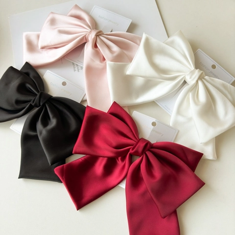 Große Satin Schleife Haarspange Französische Vintage Übergroße Dreischichtige Satinnband Haarnadel Damen Hochzeit Party Haarschmuck