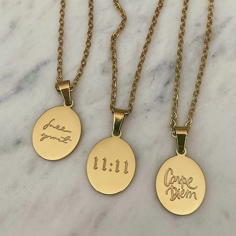 Collana Con Pendente Ovale In Acciaio Inossidabile Placcato Oro 18K Inciso 11:11 Free Spirit Carpe Diem Gioielli Minimalisti