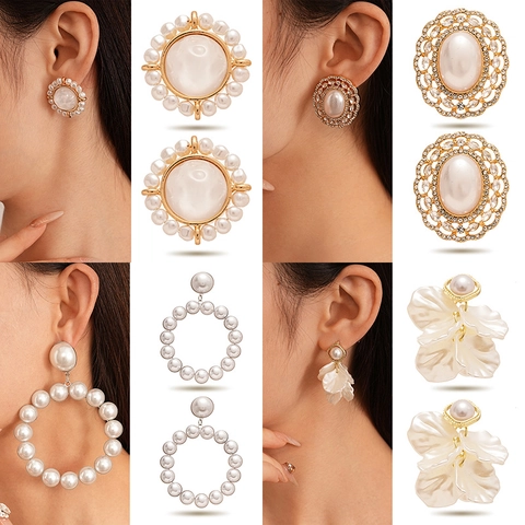 Vintage Artificial Pearl Stud Earrings Alloy Rhinestone Baroque Flower Design With Silver Earring Post Elegant Retro Jewelry For Women