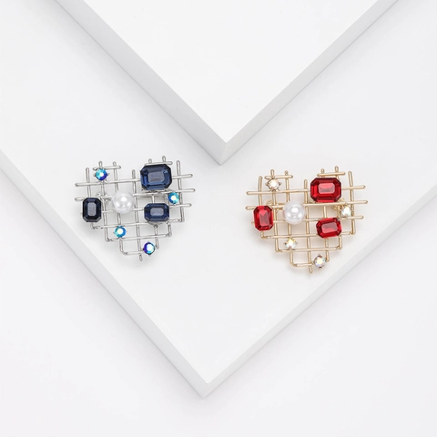 Kreative Mode Legierung Hohles Herz Brosche Mit Strass Und Künstlicher Perle Für Damen Herren Koreanischer Stil Herzform Brosche Schmuck Zubehör