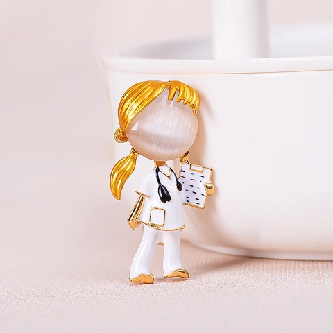 Cartoon Medizinisches Arzt Krankenschwester Brosche Pin Stethoskop Spritze Design Legierung Emaille Schmuck Abzeichen Medizinische Fachkräfte Geschenk