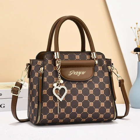 Borsa Da Donna In Pelle PU Con Stampa Monogramma Grande Capacità Borsa A Tracolla Con Ciondolo A Cuore Perla Artificial Retro