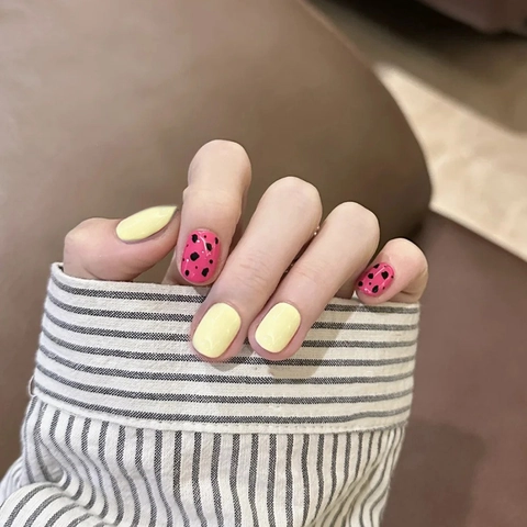 Short Square Oval Press On Nails Leopard Print Glossy Yellow Pink Y2K Fashion Artificial Fingernails For Women