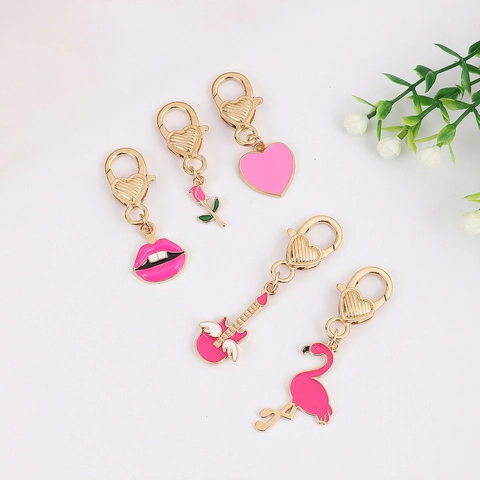 Pink Enamel Zinc Alloy Keychain Pendant Heart Clasp Flamingo Lips Rose Guitar Style Hanging Decoration For Women Bag Jewelry