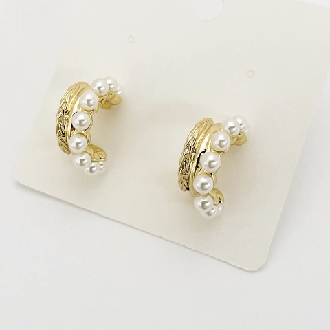 Vintage Gold Plated C-Shaped Hoop Earrings For Women Elegant Fashion Artificial Pearl Inlaid Geometric Ear Studs Jewelry Gift