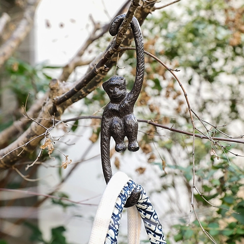 Vintage Cast Iron Monkey Hook Gibbon Decorative Wall S-Shape Hanging Ornament Garden Home Rustic Antique Animal Finish