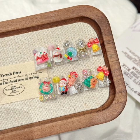 Christmas Press On Nails 3D Resin Santa Snowman Reindeer Charms Glitter Duckbill Shape Hand Made Festive Manicure Accessories Women