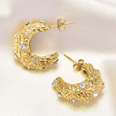 Pendientes De Aro En Forma De C De Acero De Titanio Chapado En Oro De 18 Quilates Con Textura Tejida Strass De Circonio Y Poste De Acero Inoxidable