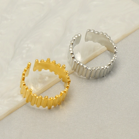 Anillo De Acero Inoxidable Para Mujer Chapado En Oro De 18K Textura De Rayas Verticales Diseño Abierto Ajustable Joyería Minimalista