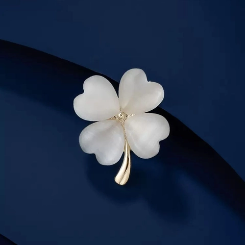 Clover Brooch Alloy Gold Plated Cat Eye Stone Elegant Suit Pin Accessory For Women Jewelry Gift