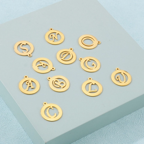 Edelstahl Gold Rund Hohl Alphabet Buchstaben Charms Aussparung Anhänger Für DIY Schmuck Halskette Armband Herstellung