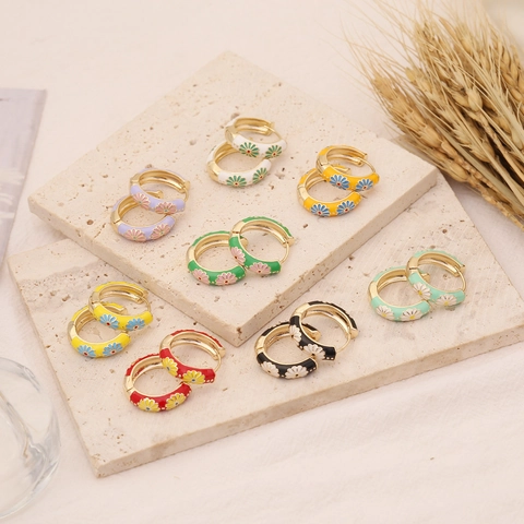 Colorful Daisy Enamel Hoop Earrings Copper Drip Oil Flower Huggies Retro Floral Jewelry For Women