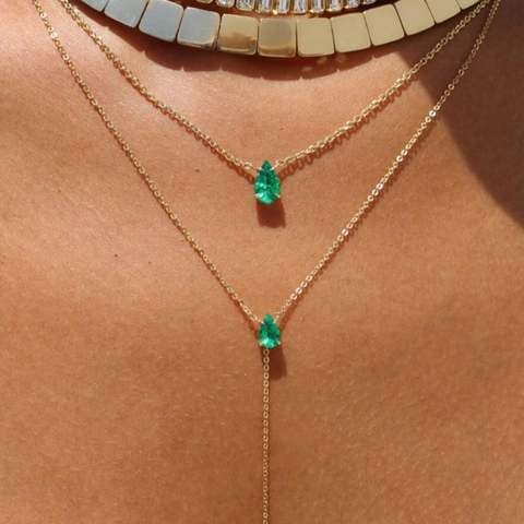 Doppellagige Y-Halskette Smaragdgrüne Zirkonia Kupfer 18K Vergoldet Birnenanhänger Retro Französischer Stil Schmuck