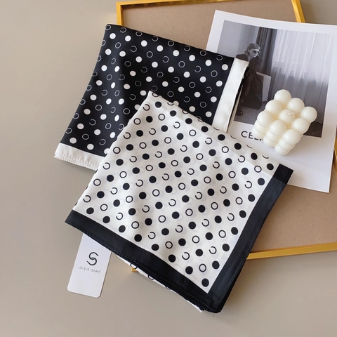 Eleganter Punktmuster Buchstaben Druck Quadratischer Schal Satin Satinnimitat Polyester Kopftuch Für Damen