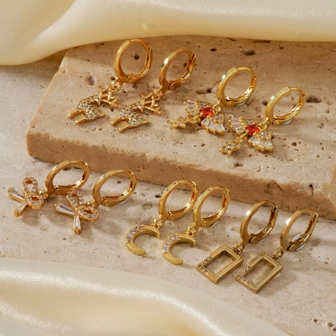 Boucles d'Oreilles en Cuivre Incrusté de Zirconia pour Femmes Forme Géométrique de Lune et Noeud Doré Élégant Minimaliste Bijoux
