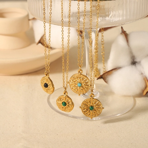 Collana Con Pendente Sole Martellato In Acciaio Inossidabile Placcato Oro 18K Tondo Gemma Gioielli Di Moda Retrò Per Donna