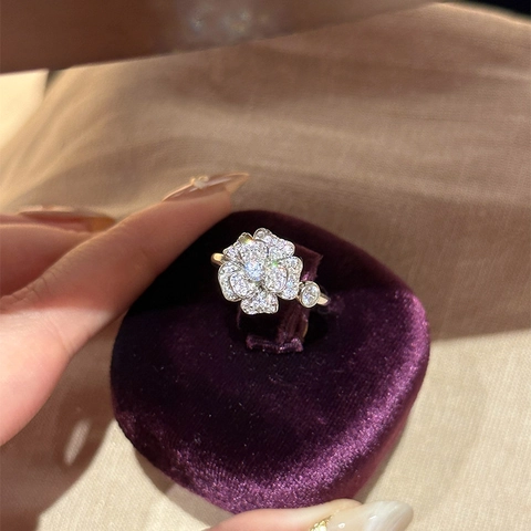 Eleganter Kamelienblüten Offener Ring Für Damen Kupfer Zirkon Mikropavé Versilbert Verstellbarer Modeschmuck