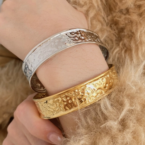 Breiter Gehammerter Armreif Aus Edelstahl Unregelmäßige Textur Minimalistischer Offener Armband Für Damen
