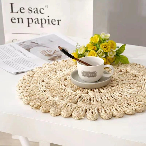 Handmade Woven Corn Husk Placemats Round Heat Resistant Dining Table Mats Natural Fiber Coasters Nordic Style Decor