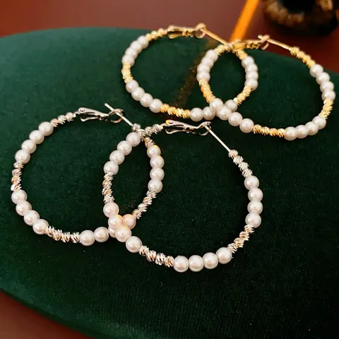 Grandi Orecchini A Cerchio Con Künstliche Perle Sintetiche E Perline In Lega Texture Con Silver Earring Post Retrò Chic Da Donna